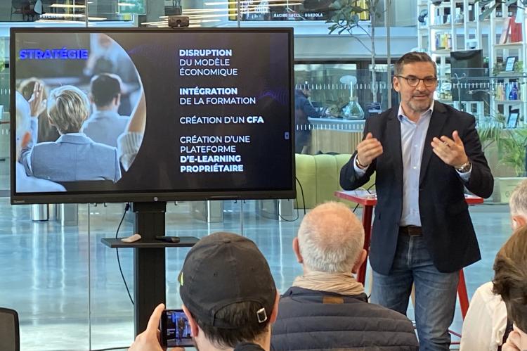 Guy Hoquet lance une nouvelle méthode de formation, propulsée par l'intelligence artificielle !